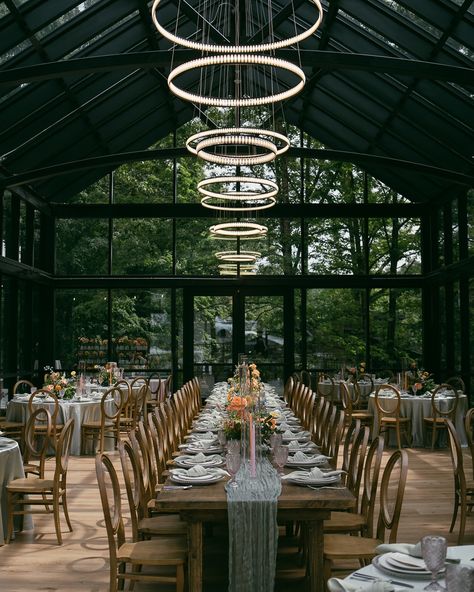 A dreamy reception at the Glass House at Nichols Heir. Love this new venue space. Clean, modern and totally customizable 💫 There are typically only two types of reception spaces - indoor and outdoor but this space brings them both together 🌳 which type is your favorite? Personally, I like this setup because it is rainy weather friendly but still allows natural light in, even from above. It stormed all morning on this wedding day but as soon as the ceremony time rolled around, the sun deci... Glass Atrium Wedding, Glass House Wedding Receptions, Glass Wedding Venues, Glass House Wedding Venue, Venue Business, Modern Glass House, Glass House Wedding, The Glass House, Wedding Venues Indoor