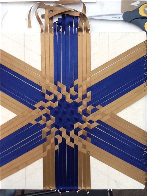 Weaving With Ribbon, Ribbon Weaving Patterns, Paper Weaving Patterns Design, Triaxial Weaving, Ribbon Weaving, Weaving Patterns Design, Basket Weaving Patterns, Fabric Weaving, Paper Weaving