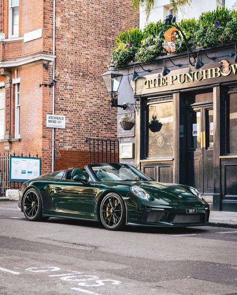 Porche Car, Porsche Car, Porsche 991, British Racing Green, Porsche Gt3, Vintage Porsche, Racing Green, Classy Cars, Classic Porsche