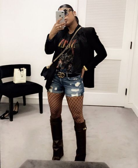 Beyonce Concert Outfit, Concert Outfit Fall, Cute Concert Outfits, Concert Attire, Look Rock, Classy Casual Outfits, Cute Swag Outfits, People People, People Standing