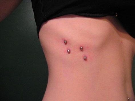 Hip Piercings, Cool Piercings, Cute Piercings, Stylist Tattoos, Body Piercings, Blush Dresses, Body Modifications, Piercing Tattoo, Body Mods