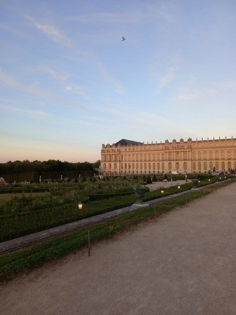 Wedding In Versailles, French Castle Aesthetic, Palace Of Versailles Aesthetic, Castle Versailles, Marie Aesthetic, Versailles Aesthetic, Versailles Castle, Paris Study Abroad, France Versailles