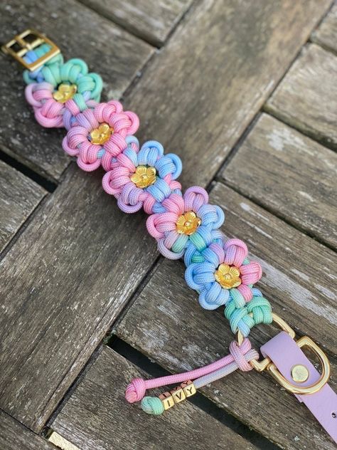 Paracord Cat Collar, Diy Beaded Dog Collar, Macrame Pet Collar, Diy Dog Harness, Dog Collar Diy Tutorials, Paracord Collar, Simpul Makrame, Diy Dog Collar, Paracord Dog Collars