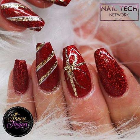 Gold Red Nails, Red Nails Christmas, Christmas Nails 2019, Red And Gold Nails, Purple Glitter Nails, Classic Nail, Christmas Gel, Red Christmas Nails, Nail Designs Ideas