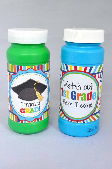 Kindergarten Graduation Gift Bags, Kindergarten Graduation Class Gifts, Prek Graduation Gifts From Teachers, Kindergarten Promotion Ideas, Kindergarten Graduation Ideas Gifts, Kindergarten Graduation Themes, Graduation Party Printables, Kinder Graduation Gifts, Kindergarden Graduation