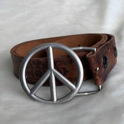 Vintage Brown Leather Belt with peace sign buckle Peace Sign Belt, Peace Sign Clothes, 70s Belts, Stevie Nicks Outfits, Good Headphones, Brown Doc Martens, Gothic Diy, Thrift List, Rock Vibes