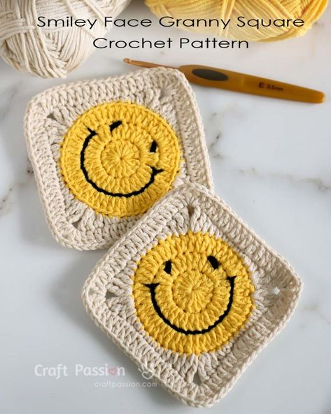 Crochet Smiley Face Granny Square Pattern, Happy Face Granny Square, Smiley Granny Square Crochet Pattern, Mini Granny Square Crochet, Smile Granny Square Pattern, Crochet Happy Face, Smiley Face Granny Square Pattern Free, Smile Granny Square, Smiley Crochet Pattern