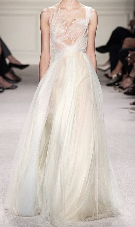 Marchesa Spring, Whimsical Dress, Gorgeous Gowns, Mode Inspiration, Couture Dresses, Beautiful Gowns, Bridal Looks, Fancy Dresses, Dream Dress