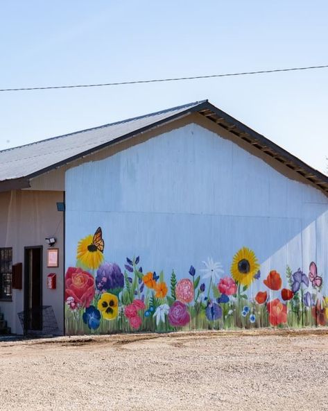 Backyard Fence Mural, Outdoor Garden Wall Painting Ideas, Outdoor Wall Painting Ideas Backyards, Outdoor Wall Art Paintings, Garden Wall Painting Ideas, Outdoor Wall Paint, Outdoor Murals, Grain Bins, Garden Fence Art