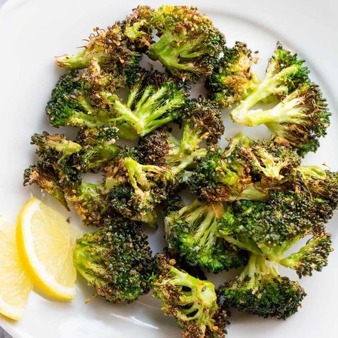 Air fryer parmesan broccoli gets cheesy and crispy in the air fryer! The air fried broccoli gets perfectly roasted and is so flavorful from the parmesan cheese. Parmesan Broccoli Air Fryer, Air Fried Broccoli, Parmesan Broccoli Recipes, Cinnamon Toast Recipe, Air Fryer Broccoli, Scrambled Eggs With Spinach, Honey Mustard Salmon, Parmesan Broccoli, Fried Broccoli