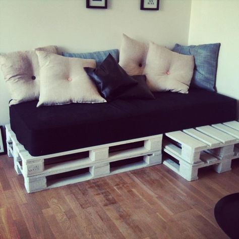 Top 104 Unique DIY Pallet Sofa Ideas | 101 Pallet Ideas - Part 5 Palette Sofa, Diy Couch Cushions, Banquette Palette, Homemade Sofa, Diy Pallet Couch, Diy Pallet Sofa, Sofa Ideas, Pallet Couch, Couch Design