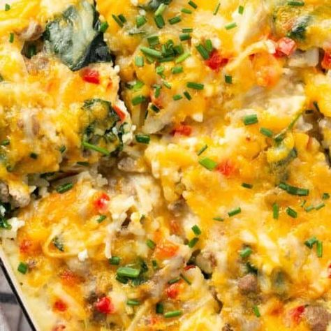 Healthy Cheesy Southwest Hashbrown Casserole - Lauren Fit Foodie Southwest Bowl, Lauren Fit Foodie, Cheesy Hashbrowns, Shredded Hash Browns, Hashbrown Casserole, Under 300 Calories, High Protein Meal Prep, Protein Meal, Hash Brown Casserole