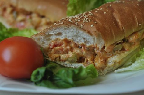 Crispy bits of chicken, tomatoes and bell peppers covered in a lot of cheese. Check out our chicken submarine recipe. Chicken Submarine Recipe, Chicken Subs, Chicken Tomatoes, Pizza Place, Ramadan Recipes, Chilli Sauce, Cheesy Chicken, Boneless Chicken Breast, Food Categories