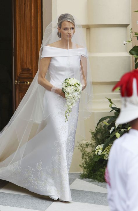 Fürstin Charlene, Charlene Von Monaco, Royal Wedding Gowns, Kate Middleton Wedding, Iconic Weddings, Celebrity Wedding Dresses, Royal Wedding Dress, Royal Brides, Princess Charlene