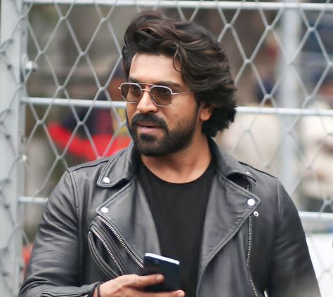 Ramcharan Pics New, Sri Satya, Men Poses, Mens Haircuts Short Hair, Bruce Lee Photos, Bhagat Singh, Ram Charan, New Photo Style, Oval Face Haircuts