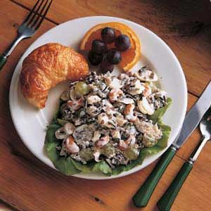 Wild Rice Salad from Florence Jacoby, Granite Falls, MN.  Had this at Quilt Guild with sliced almonds instead of cashews. A great summer salad - much better than pasta! Rice Chicken Salad, Wild Rice Salad Recipe, Rice Salad Recipes, Wild Rice Salad, Rice Chicken, Chicken And Wild Rice, Northern Minnesota, Rice Fields, Rice Salad