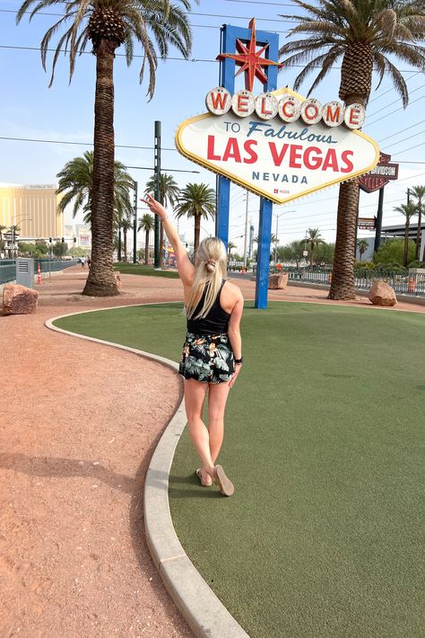 Las Vegas Trip For Couples, Vegas Itenary, Las Vegas 2 Day Itinerary, Couples Bachelor Bachelorette Party, Las Vegas Itinerary For Couples, What Happens In Vegas Stays In Vegas, Las Vegas Travel Guide, Las Vegas Travel, Day Club