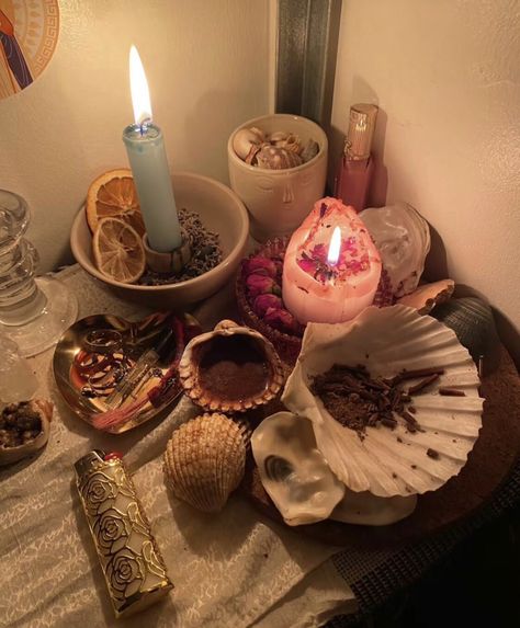 Incense Room Aesthetic, Witchy Core Aesthetic, Witchy Asthetic Picture, Altar Table Ideas, Witch Craft Aesthetic, Italian Witch, Incense Aesthetic, Sea Witch Altar, Forest Witch Aesthetic