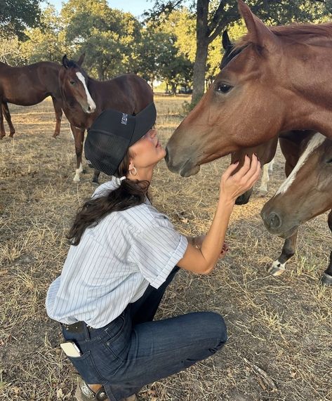 Cowgirl Bling Jewelry, Hadid Instagram, Hadid Sisters, Equestria Girl, Bella Hadid Style, Modeling Tips, Female Fitness Model, December 2024, Cute Horses