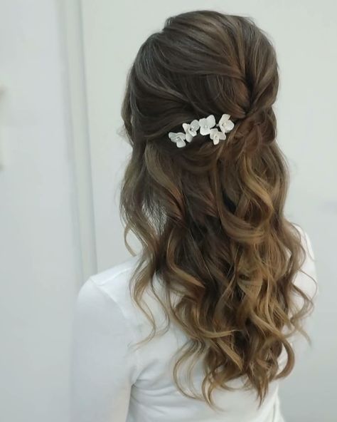 Curled halfup hairstyle for weddings Ideas For Weddings, Curled Hairstyles, Hairstyle Ideas, Bridal Hair, Wedding Hairstyles, Long Hair Styles, Weddings, Hair Styles, Hair