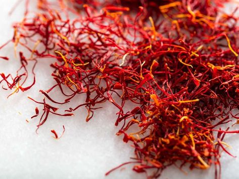 How to Use Saffron Saffron Health Benefits, Saffron Uses, Saffron Tea, Saffron Benefits, Saffron Crocus, Saffron Recipes, Honey Ice Cream, Saffron Threads, Crocus Flower