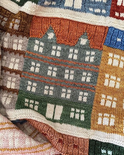 Copenhagen Houses, Mixed Media Textiles, Crochet Idea, Embroidery Beading, 3d House, Cute Blankets, Boys Knits, Art To Make, Give Birth