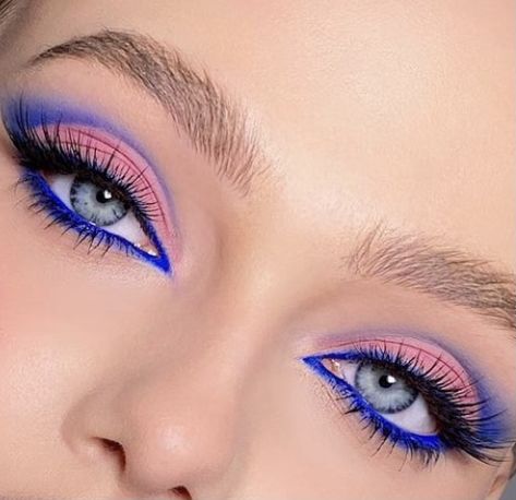 Blue Barbie Makeup, Rosa Make-up, Maquillage On Fleek, Face Art Makeup, Work Makeup, Smink Inspiration, Beautiful Eye Makeup, Dope Makeup, Colorful Eye Makeup