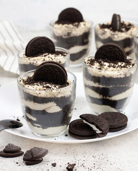 Oreo Tiramisu Oreo Tiramisu, Tiramisu Oreo, Classic Tiramisu, Tiramisu Cake, Tiramisu Recipe, Oreo Dessert, Sweet Treats Recipes, Vanilla Cookies, Food Heaven