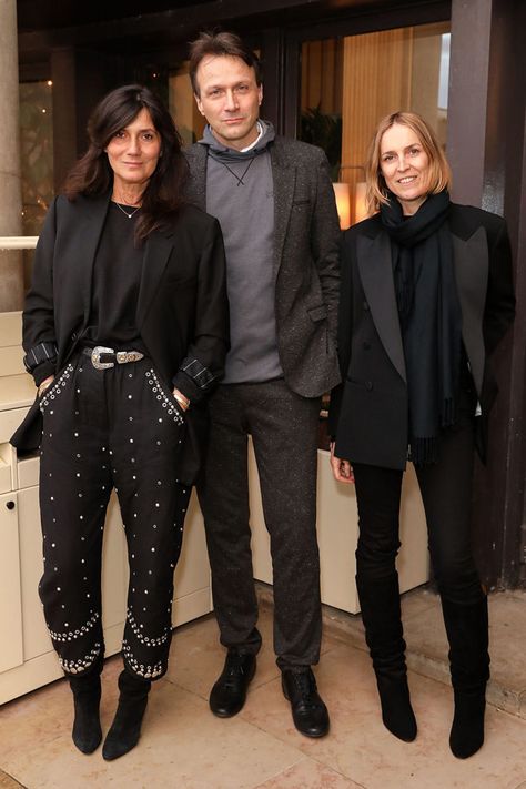 Emmanuelle Alt & Aleksandra Woroniecka at Paris Fashion Week F/W 2019/2020 Emanuelle Alt Style 2024, Aleksandra Woroniecka, Emmanuel Alt, French Voguettes, Emmanuelle Alt Style, Vogue Business, Casino Royale Dress, Casino Dress, French Vogue