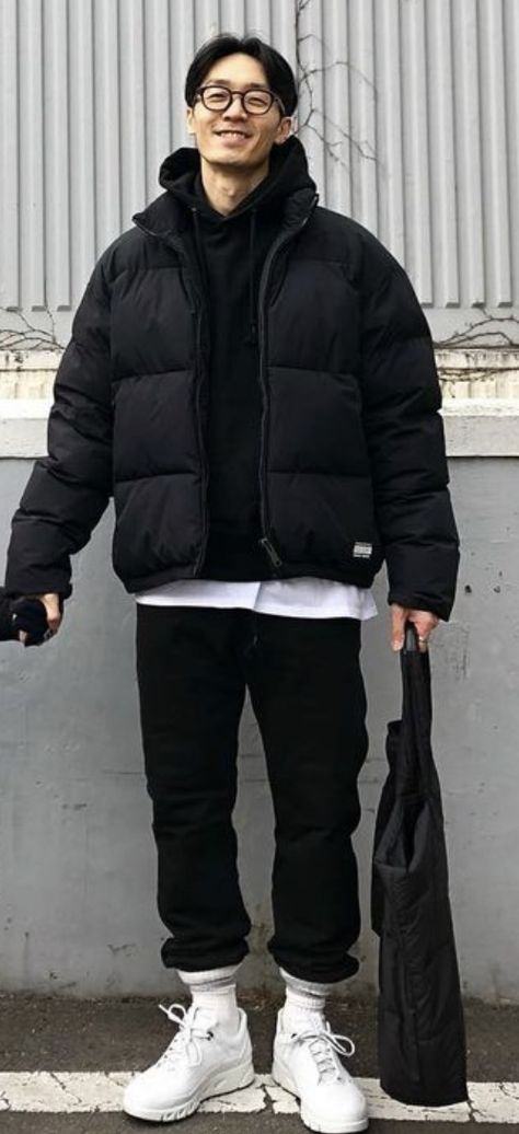 Puffer Jacket Street Style Men, Black Winter Jacket Outfit Men, Black Puffer Men Outfit, Mens Black Puffer Jacket Outfit, Winter Outfits Men Puffer Jacket, Black Puff Jacket Outfit Men, Men’s Black Puffer Jacket, Puffer Jacket Fits Men, Puffer Jacket Outfit Winter Style Men