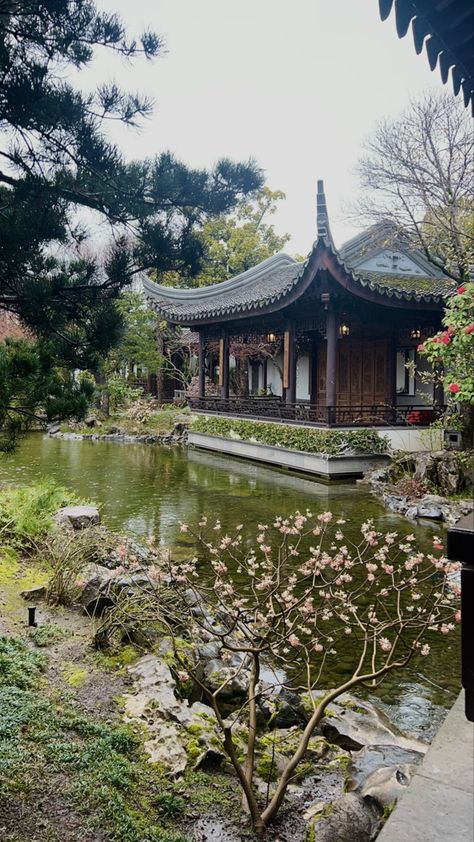 #traditional #chinese #garden #aesthetic #asian #china #asia Old China Aesthetic, Chinese Culture Aesthetic, Aesthetic China, Greenhouse Aesthetic, China Aesthetic, Aesthetic Asian, Garden Aesthetic, Chinese Garden, Money Aesthetic