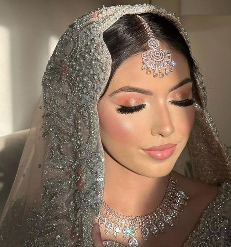 Styled in Pakistan (@styledinpakistan) • Instagram photos and videos White Lengha, Nikkah Makeup, Desi Bridal Makeup, Jalabia Styles, Navratri Garba, Pakistani Bridal Makeup, Bridal Eye Makeup, Glam Makeup Look, Indian Bridal Fashion