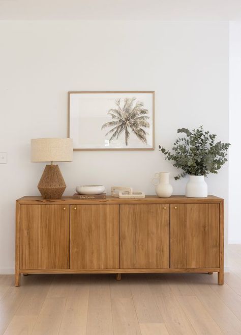 Teak Furniture Living Room, Living Room Buffet Decor, Living Room Sideboard, Sideboard Styles, Decoration Buffet, Sideboard Decor, Credenza Design, Sideboards Living Room, Muebles Living