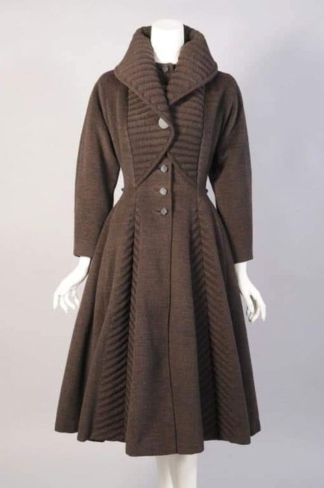 Lilli Ann Coat, Vestidos Pin Up, 1950 Fashion, Fur Coat Vintage, Vintage Fur, Quilted Coat, Vintage Couture, Vintage Coat, 1950s Fashion