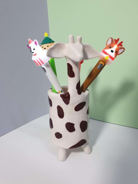 Pencil Container, Ceramic Pencil, Teacher Projects, Clay Animals, Art Idea, Pencil Holder, Sketch Book, Pencil, Ceramics