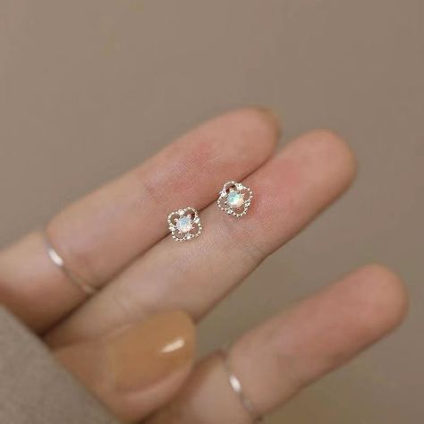 Dainty Gold Earrings, Vintage Stud Earrings, Opal Stud Earrings, Opal Earrings Stud, Opal Studs, Moonstone Earrings, Opal Earrings, Small Earrings, Dainty Earrings