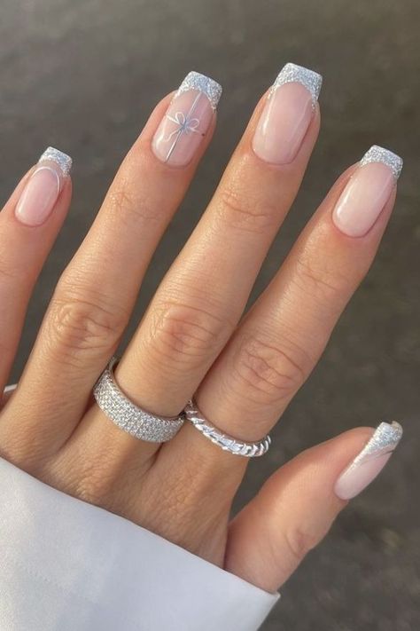 Cute nail decoration Nail Art Mariage, Nails December, Ongles Bling Bling, Silver Nail Designs, December Nails, Nails Silver, Silver Nail, Nails Christmas, Silver Nails