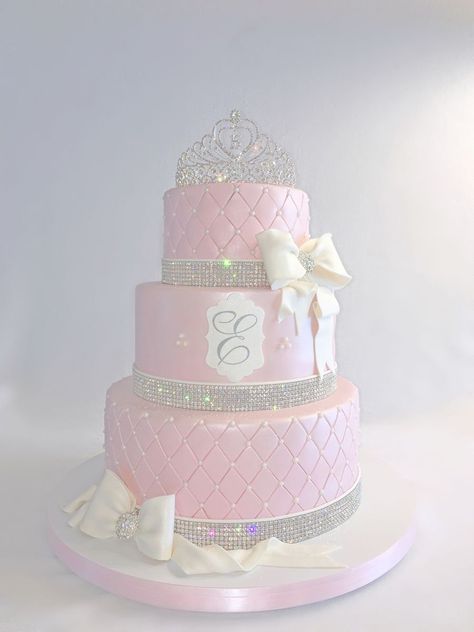 Tiara Cake Sweet 16 Tiara/Bling cake Sweet Sixteen Birthday Cakes, Cakes Sweet Sixteen, 16th Birthday Cake For Girls, Cake Sweet 16, Quince Cakes, Tiara Cake, Sweet Sixteen Cakes, Bling Cakes, 15th Birthday Cakes