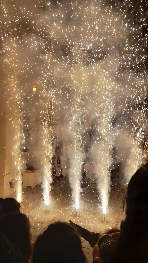 Fireworks Snap, Pakistan Independence, Wedding Fireworks, Pakistan Wedding, Wedding Snapchat, Pakistan Independence Day, Love Romantic Poetry, Afghan Wedding, Best Poses For Pictures