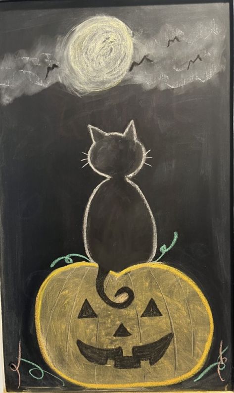 Hey Boo Chalkboard Art, Halloween Chalk Art Ideas, Fall Chalk Bored Ideas, Easy Fall Chalkboard Ideas, Chalkboard Designs Fall, Halloween Chalkboard Ideas Easy, Chalk Halloween Art, Chalkboard Halloween Ideas, Fall Chalkboard Ideas Easy