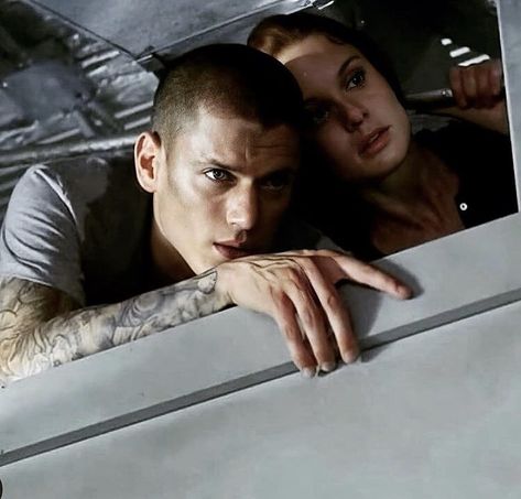 Prison Break 3, Michael Schofield, Michael And Sara, Cute Blonde Guys, Michael Scofield, Celebrity Selfies, Family Stock Photo, Wentworth Miller, Film Lovers