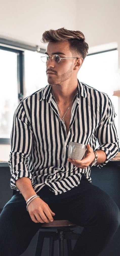 Striped Shirt Outfit Men, White Striped Shirt Outfit, Striped Shirt Outfit, Outfits With Striped Shirts, Black And White Striped Shirt, Striped Shirt Men, Spring Jeans, Black Striped Shirt, White Shirt Outfits