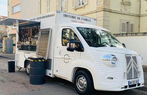 🇫🇷 In Rodemack, often at the Thionville market, you can find this special mobile tea room serving a wide selection of homemade dishes and desserts 🍰 alongside traditional French drinks. Histoire De Famille built on NV Food Truck offers take-away service as well. Do not miss the chance to enjoy a moment of french hospitality! 🇫🇷 #tearoom #pastrytruck #teafoodtruck #patisserietruck Tea Food Truck, French Drinks, Citroen Type H, Tea Food, Vintage Food, Fancy Food, Vintage Recipes, Tea Room, Food Truck