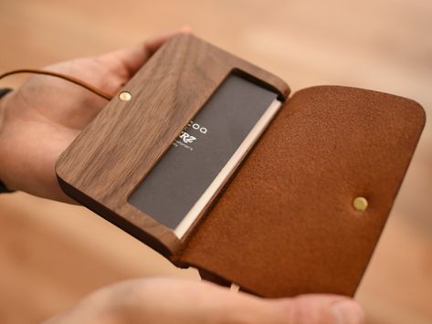 Wood And Leather Projects, Business Card Holder Wallet, Wood Wallet, Wood Packaging, Wooden Business Card, Wooden Purse, Wooden Toy Cars, Wooden Bag, Wood Card