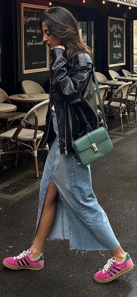 Casual Fashion 2023 Trends Women, Adidas Gazelle Street Style Woman, Dresses Street Style 2023, Sneaker Style 2023, Streetwear Fashion Women Winter 2023, Street Style Summer Outfits Inspiration 2023, Sneakers Street Style 2023, Boho 2023 Fashion, Chic Street Styles 2023