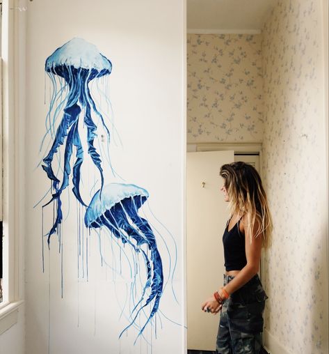 Jellyfish Wall Painting, Jellyfish Wall Mural, Jelly Fish Mural, Creative Wall Murals, Room Murals Aesthetic, Mural Ideas Bedroom, Cool Wall Painting Ideas Creative, Hand Painted Murals For Home, Wall Drawing Ideas Bedroom