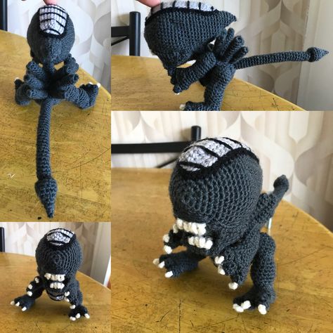 Alien / Xenomorph crochet pattern from @krawkacrochet Creepy Crochet, Felt Plushies, Amigurumi Characters, Alien Xenomorph, Crocheting Ideas, Knit Ideas, Pastel Goth, Crochet Designs, Aliens