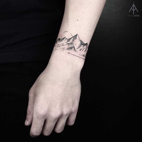 Armband Tattoo Frau, Mountain Geometric, Moutain Tattoos, Petit Tattoo, Forearm Band Tattoos, Cool Wrist Tattoos, Wrist Tattoos For Guys, Muster Tattoos, Arm Band Tattoo