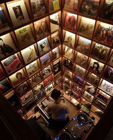 Lp Regal, Vinyl Bar, Music Room Design, Dj Room, Vinyl Room, Record Room, Jazz Bar, Music Studio Room, Listening Room