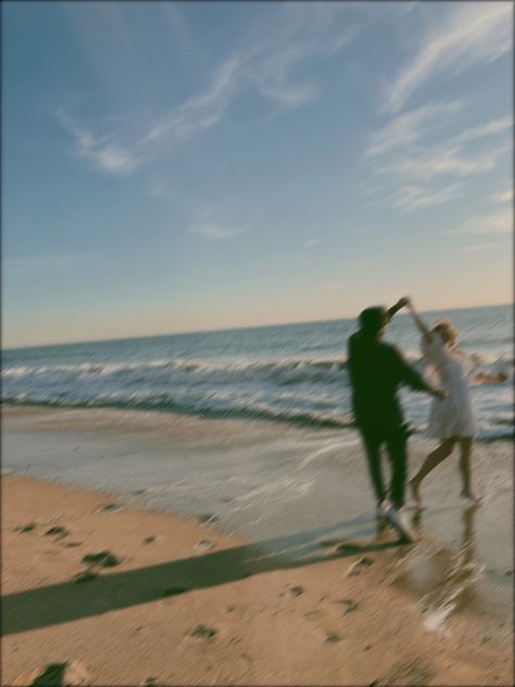 Film photo of couple on beach Beach Life Couple Aesthetic, Coastal Couple Aesthetic, Beach Wedding Aesthetic Couple, Couples On Beach Aesthetic, Couple Beach Shoot Ideas, Blurry Couple Pics Beach, Film Beach Wedding Photos, Couple Jumping Into Water, Couples Photoshoot Hawaii